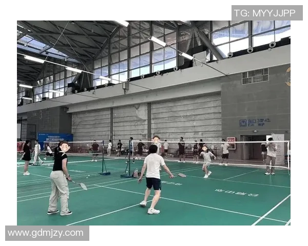 成都羽毛球队如何引领羽毛球热潮与节奏变革的全新探索 成都羽毛球队如何引领羽毛球热潮与节奏变革的全新探索