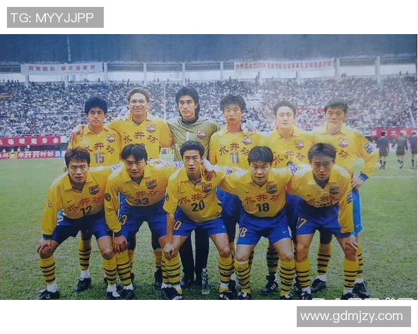 深圳足球队的成长历程与奋斗精神全景纪实 深圳足球队的成长历程与奋斗精神全景纪实