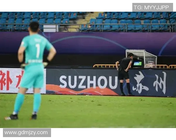 赛后分析：上海足球队与重庆足球队的战术对决与技术细节剖析