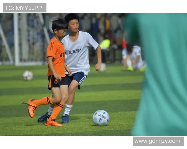 走进绿茵场外的世界与足球明星面对面深度采访视频分享 走进绿茵场外的世界与足球明星面对面深度采访视频分享